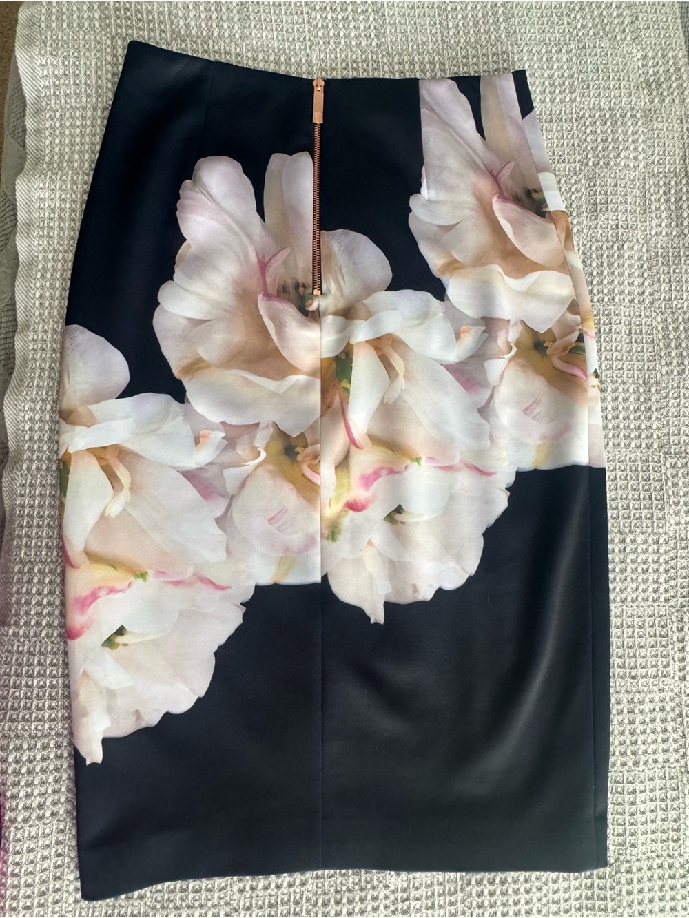 Ted Baker Floral Pencil Skirt in Burgundy, Black and White - Picture 4 of 8
